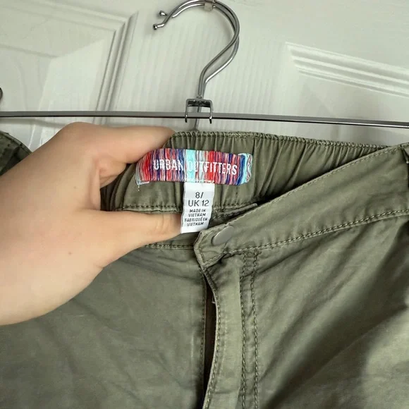 URBAN OUTFITTERS Zipped Y2K Cargo Shorts Green Buttoned Mid Rise Utility Size 8 - Picture 4 of 7